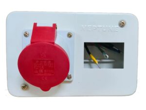 32 Amp 5 Pin Domestic AC / Industrial Outlet Splash Proof IP 44 Neptune Bals